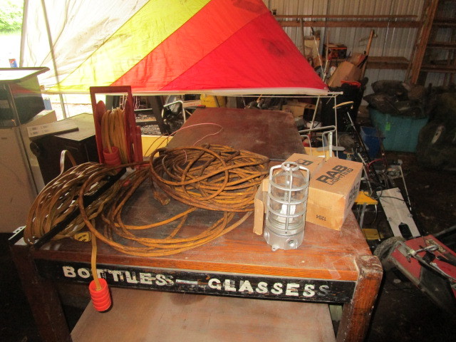 lot 146 image: EXPLOSION PROOF LIGHTS AND EXTENSION CORDS