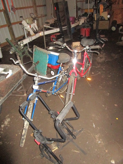 lot 158 image: REAR MOUNT BIKE RACK AND BIKES