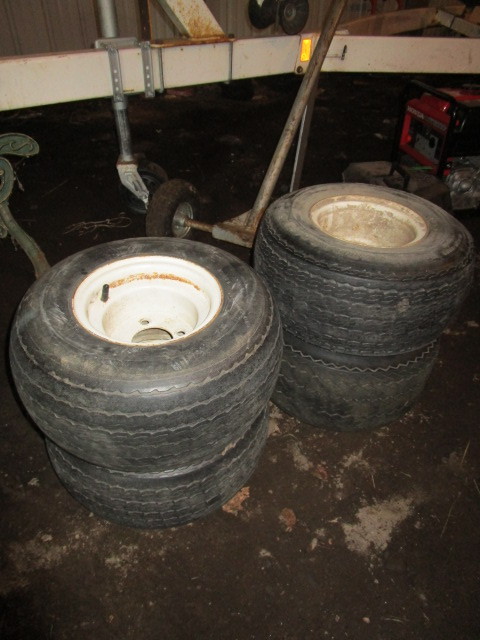 lot 160 image: GOLF CART TIRES