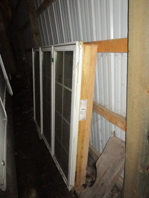 lot 163 image: WOODEN WINDOW