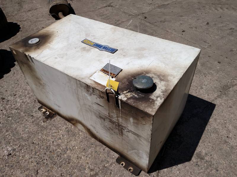 lot 19 image: Better Built Fuel Tank, 45x24x24...