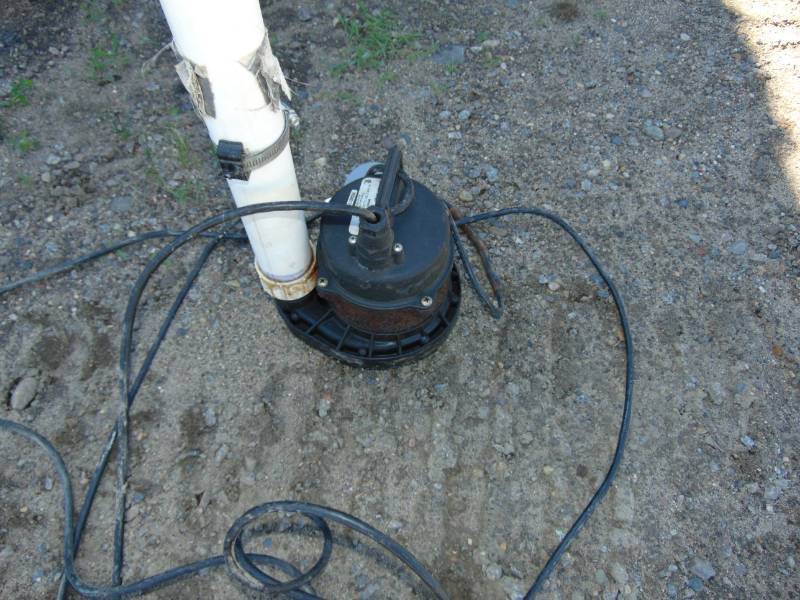lot 11 image: Electric Sump Pump