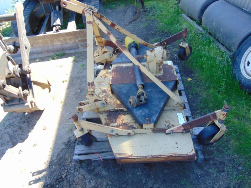 lot 12 image: Landpride 3 Point Finish Mower