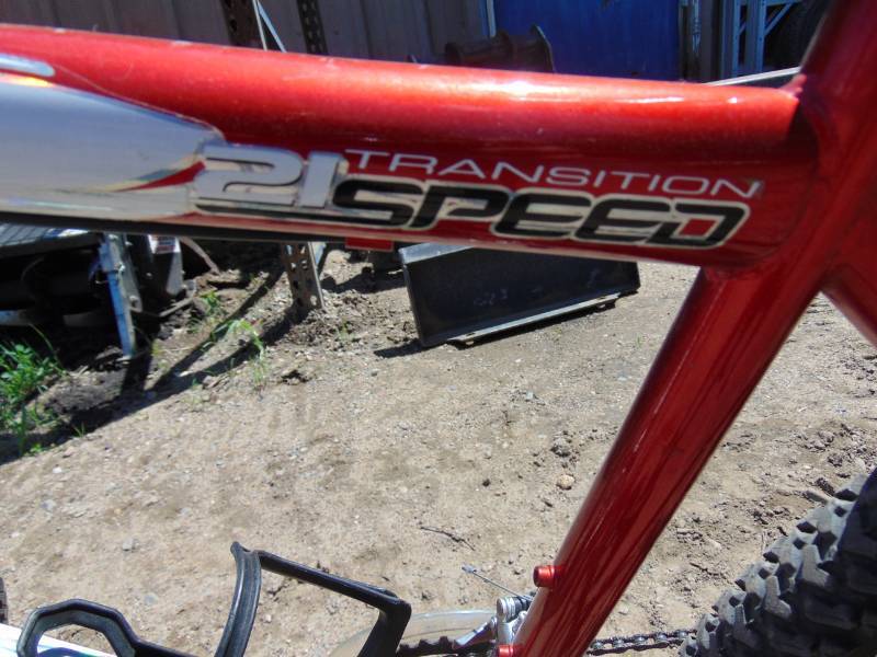 lot 29 image: 21 Speed Magna Mountain Bike