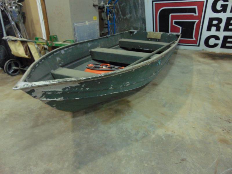 lot 2 image: 1972 Northwoods 12 Aluminum Boat with 6 HP Outboard