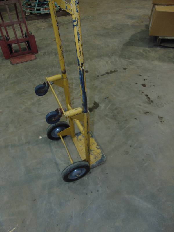 lot 39 image: Utility Dolly