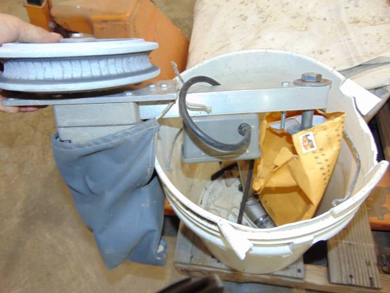 Hewitt Boat Lift With Canopy and Electric Winch GRC July consingments