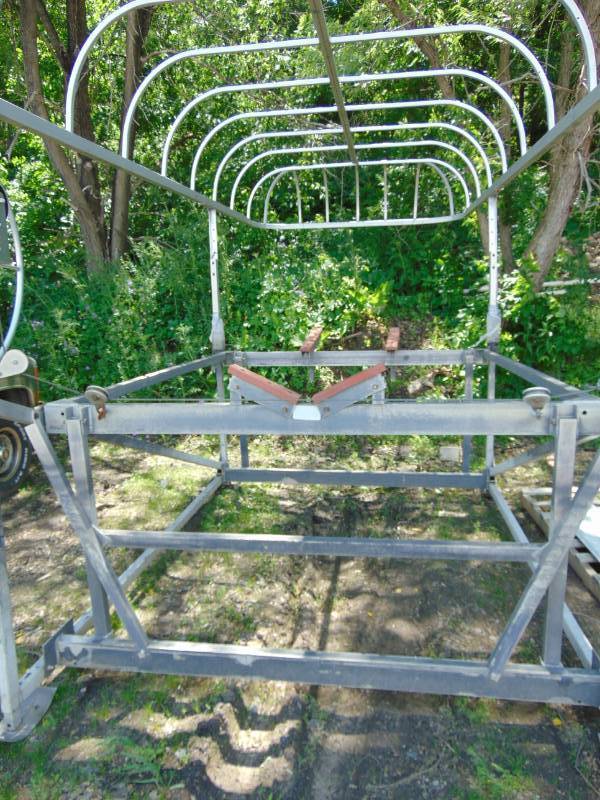 lot 54 image: Hewitt Boat Lift With Canopy and Electric Winch