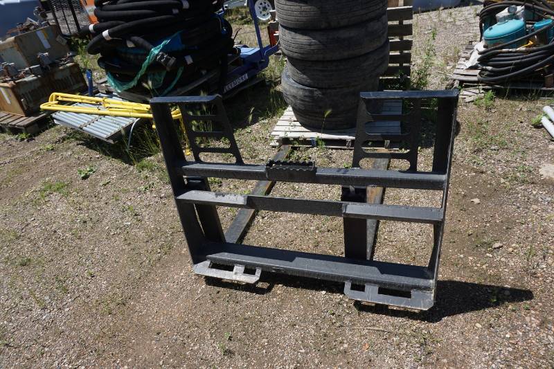 lot 22 image: Universal Mount Bobcat Skid Loader Skid Steer Walk Through Pallet Fork Attachment