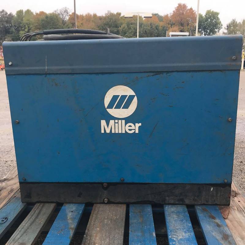 lot 43 image: 1990 Miller Model 98282 Welder 136 amp 3 Phase 60 hz