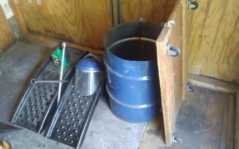 lot 6 image: Lot Of Automotive Related Pair Of Metal Car Ramps,