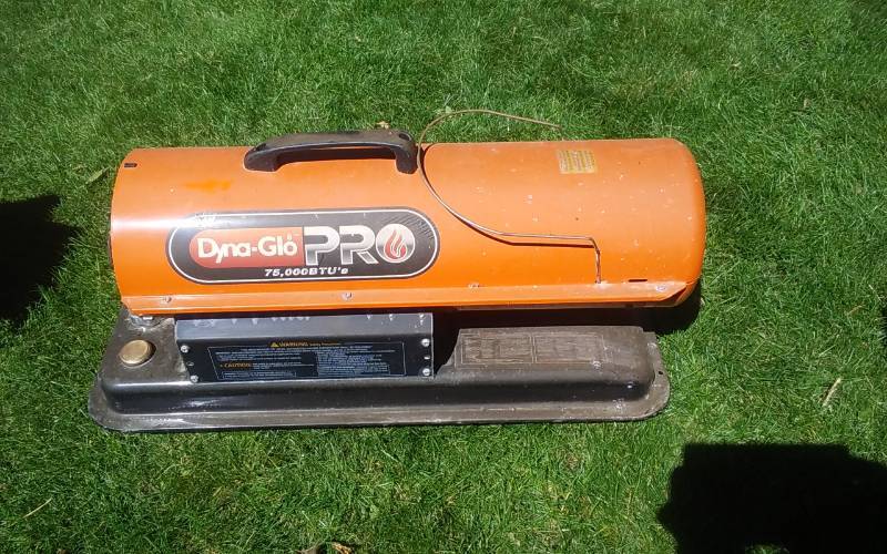 lot 7 image: Dyna-Glo Pro 75,000 Kerosene Heater