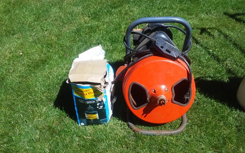 lot 8 image: General Mini-Rooter Power Drain Snake 13 HP, Submersible Utility Pump