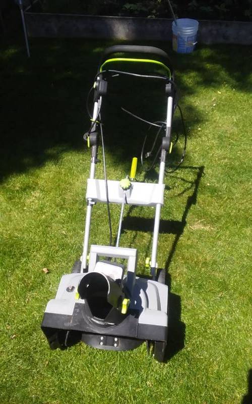 lot 12 image: Earth-Wise Electric Snow Thrower