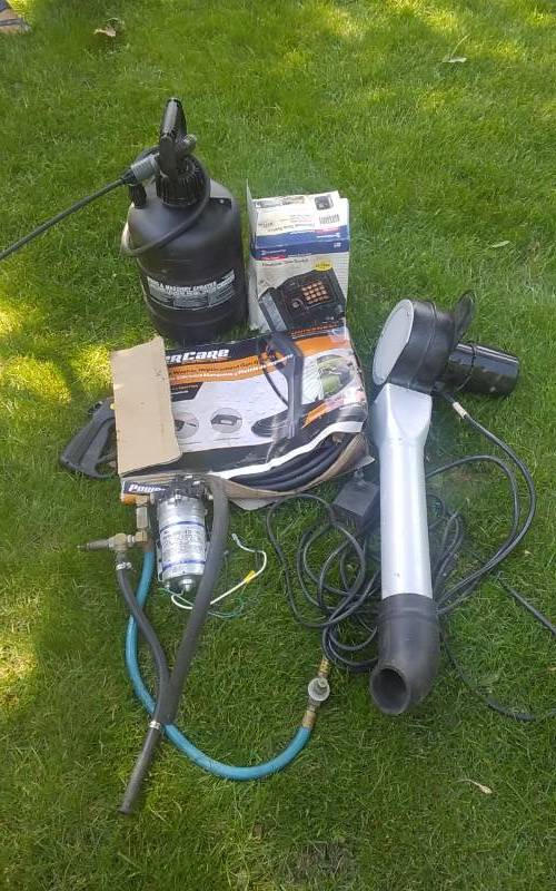 lot 16 image: Wood & Masonry Sprayer, Electronic Timer Switch, Pressure Washer Wand, Blower, Pump Extractor For Commercial Carpet Cleaner