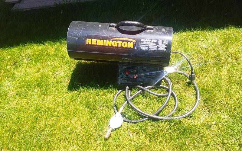 lot 20 image: Remington 30,000 BTU Propane Heater