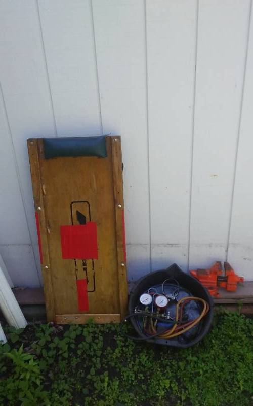 lot 25 image: Mechanics Creeper, Vise, AC Gauges