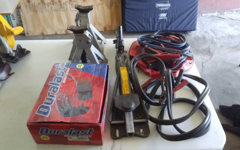 lot 39 image: Pair Of Jack Stands, Jumper Cables, Brake Shoes