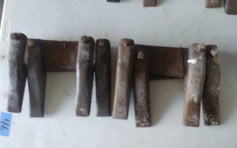 lot 49 image: 4-Piece Set Of 8-Bobcat Bucket Teeth