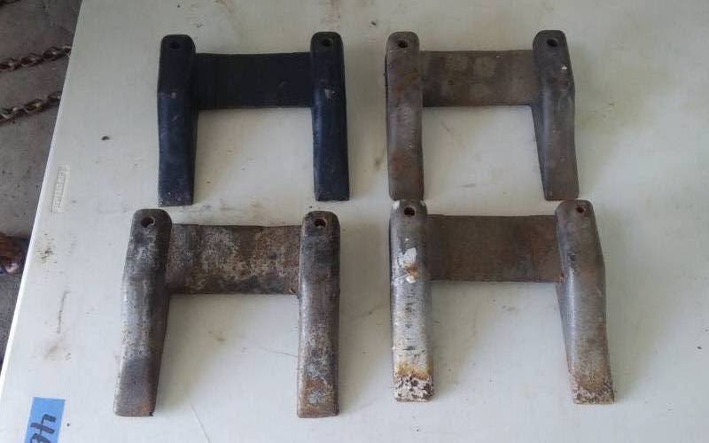 lot 50 image: 4-Piece Set Of 8-Bobcat Bucket Teeth