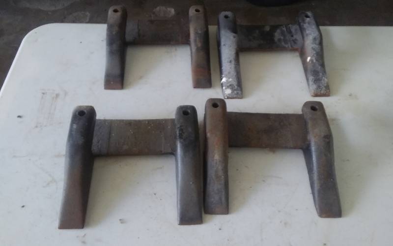 lot 51 image: 4-Piece Set Of 8-Bobcat Bucket Teeth