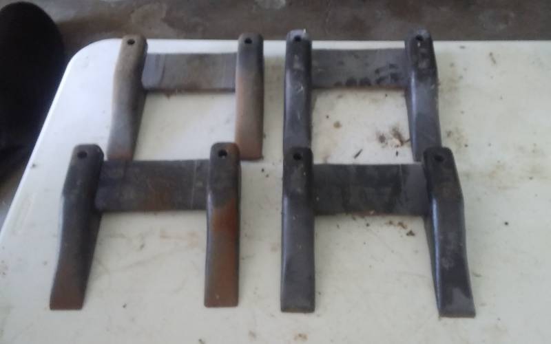 lot 54 image: 4-Piece Set Of 8-Bobcat Bucket Teeth