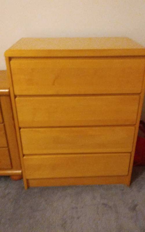 lot 58 image: 4-Drawer Chest 33x18x42