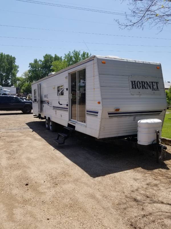2004 Keystone Hornet 33ft Travel Trailer