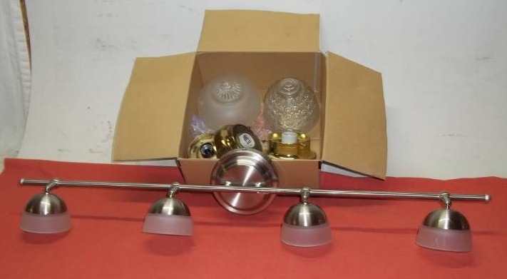 lot 118 image: Light Fixtures