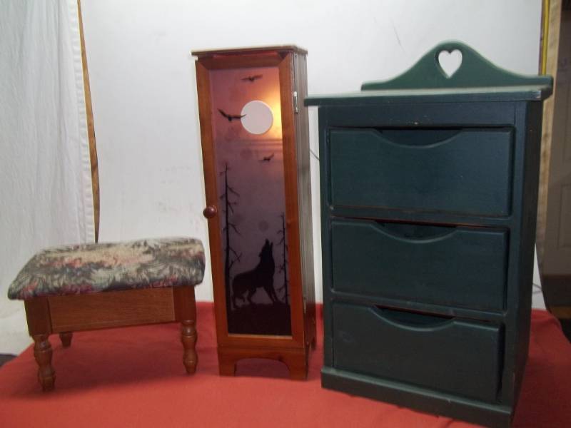 lot 129 image: Misc Small Furniture
