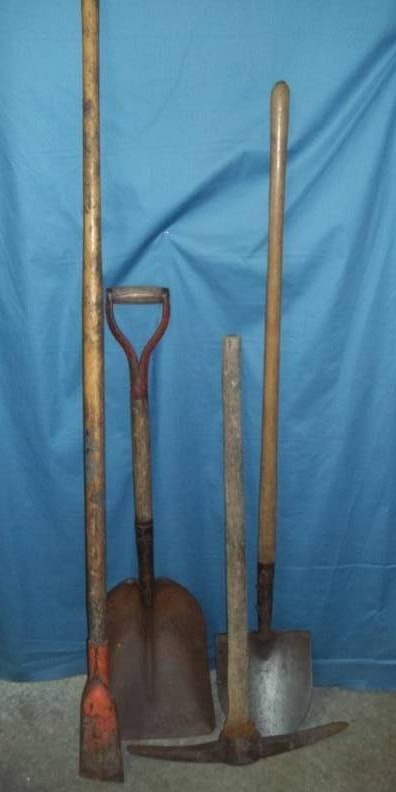 lot 136 image: Yard Tools