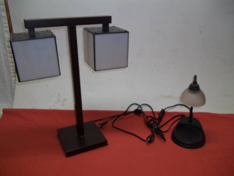 lot 101 image: Lamp and Candle Warmer