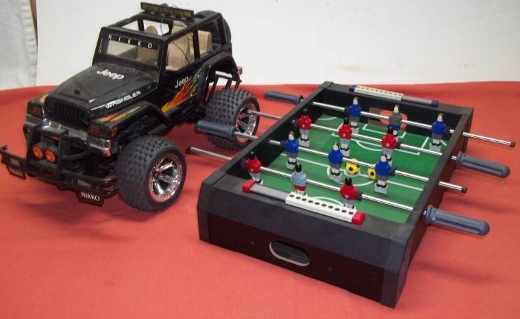 lot 74 image: Mini Fooseball Table and Toy Jeep