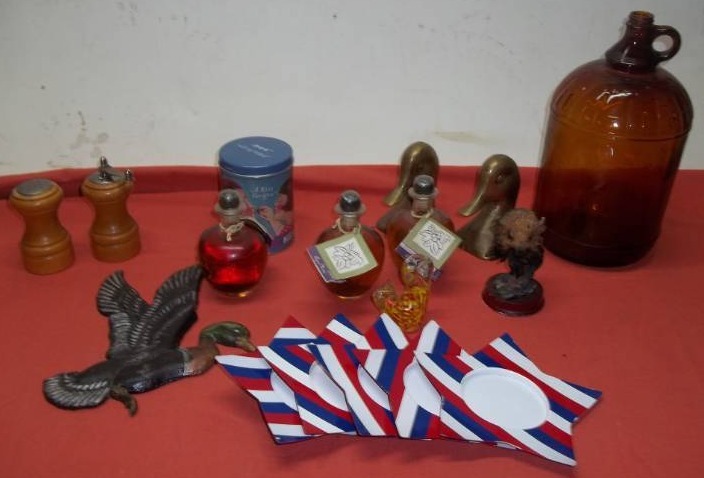lot 79 image: Assorted Home Decor