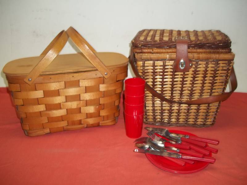 lot 82 image: Picnic Baskets