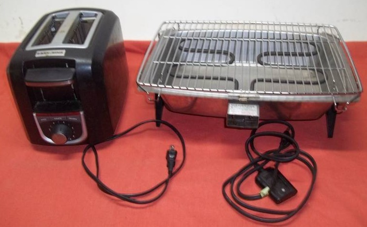 lot 86 image: Toaster and Electric Broiler