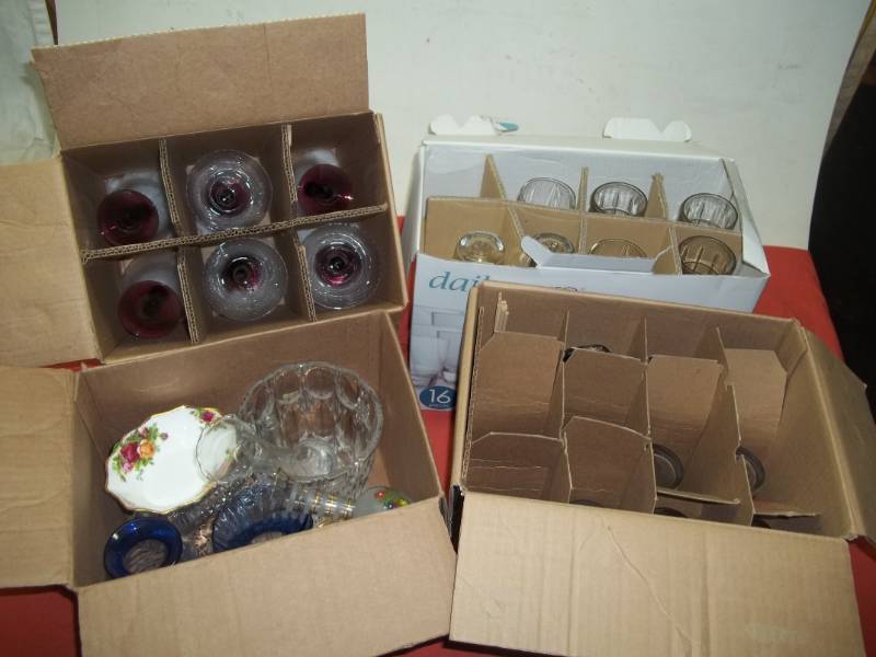lot 61 image: Assorted Glassware