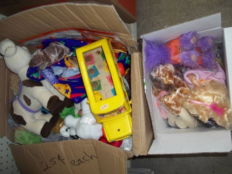 lot 72 image: Beanie Babies and Other Toys