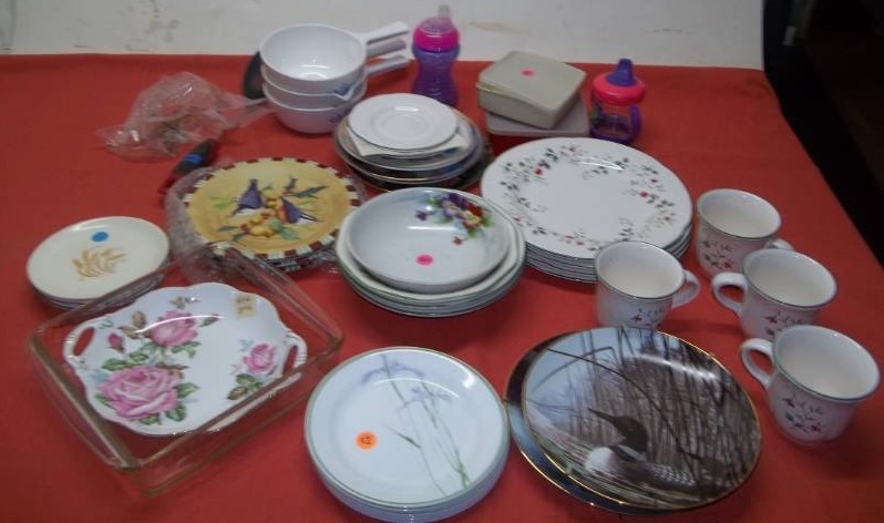 lot 51 image: Assorted Dishware