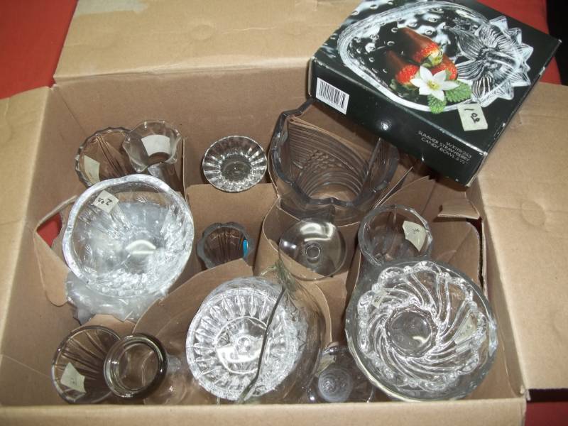 lot 52 image: Assorted Glassware