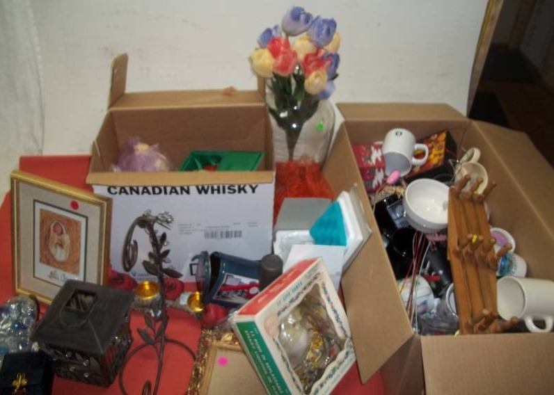 lot 53 image: Assorted Housewares