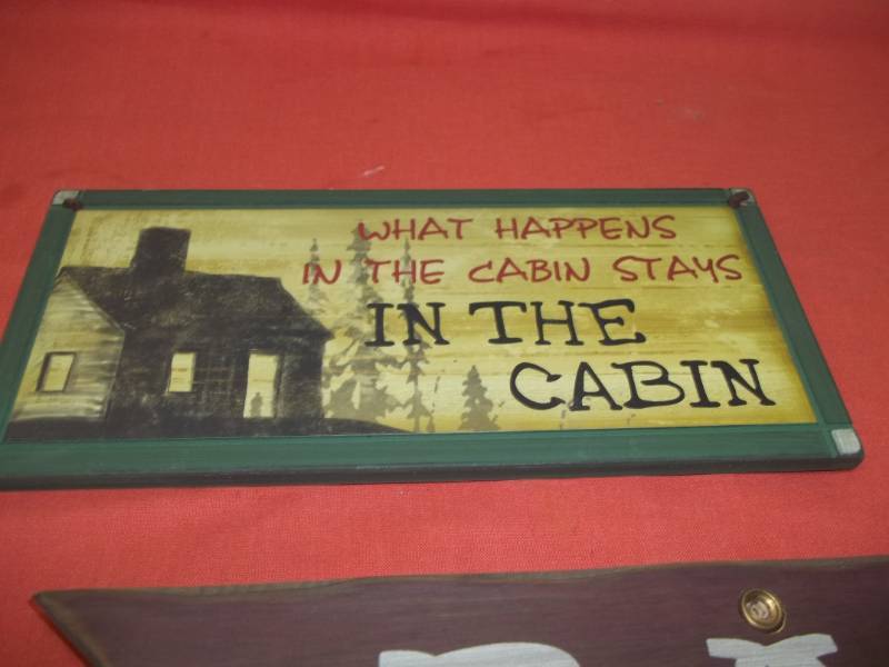 lot 147 image: Bar Decor
