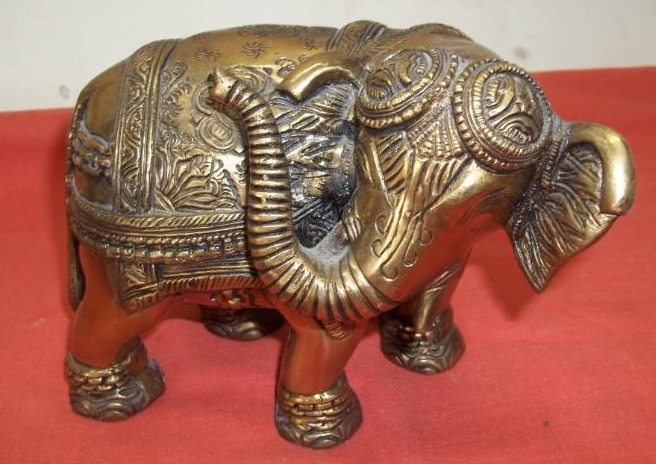 lot 162 image: Elephant Figurine