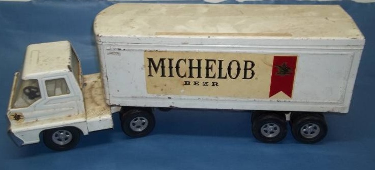 lot 174 image: Vintage Structo Michelob Truck and Trailer Toy
