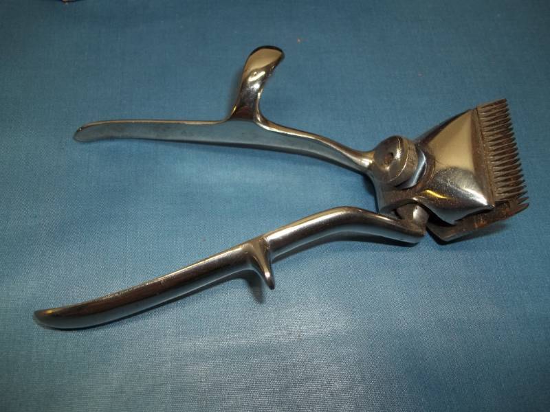 lot 186 image: Vintage Manual Trimmers