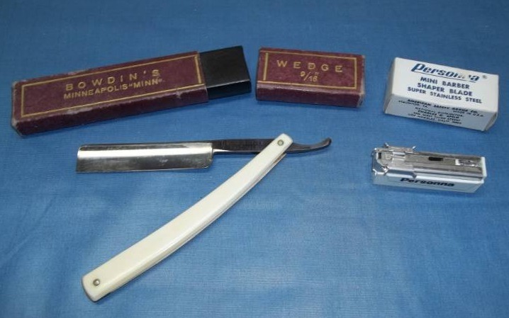 lot 192 image: Vintage Straight Edge Razor