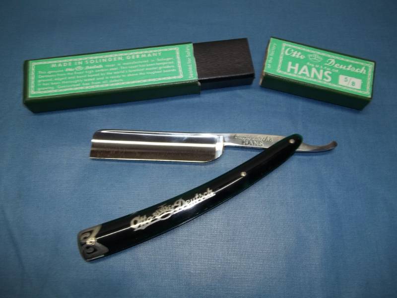 lot 196 image: Vintage Straight Edge Razor
