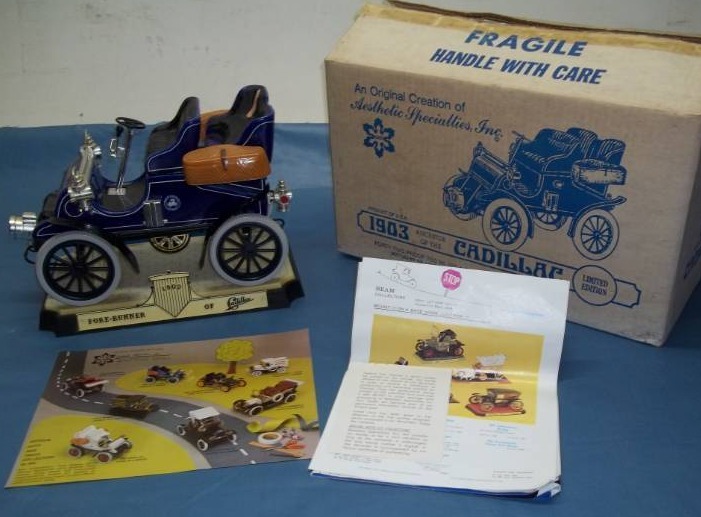 lot 197 image: Large Vintage Antique Auto Decanter