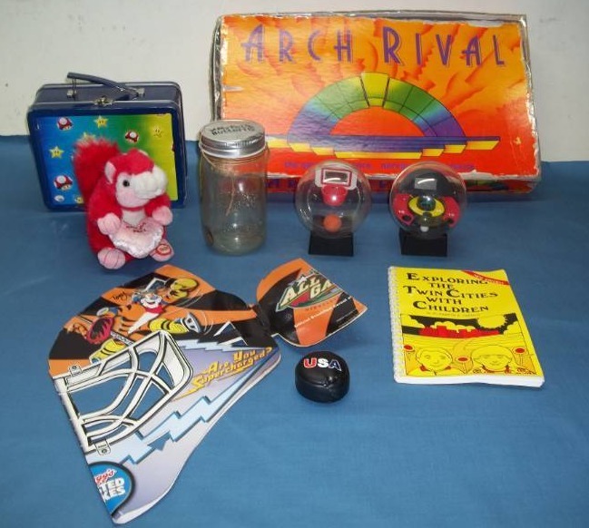 lot 208 image: Assorted ToysGames