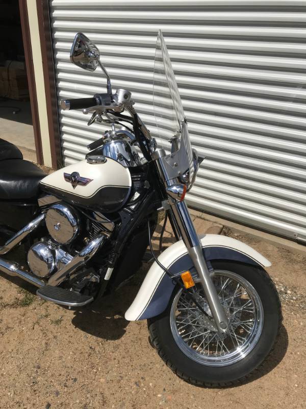 lot 2 image: Kawasaki Motorcycle